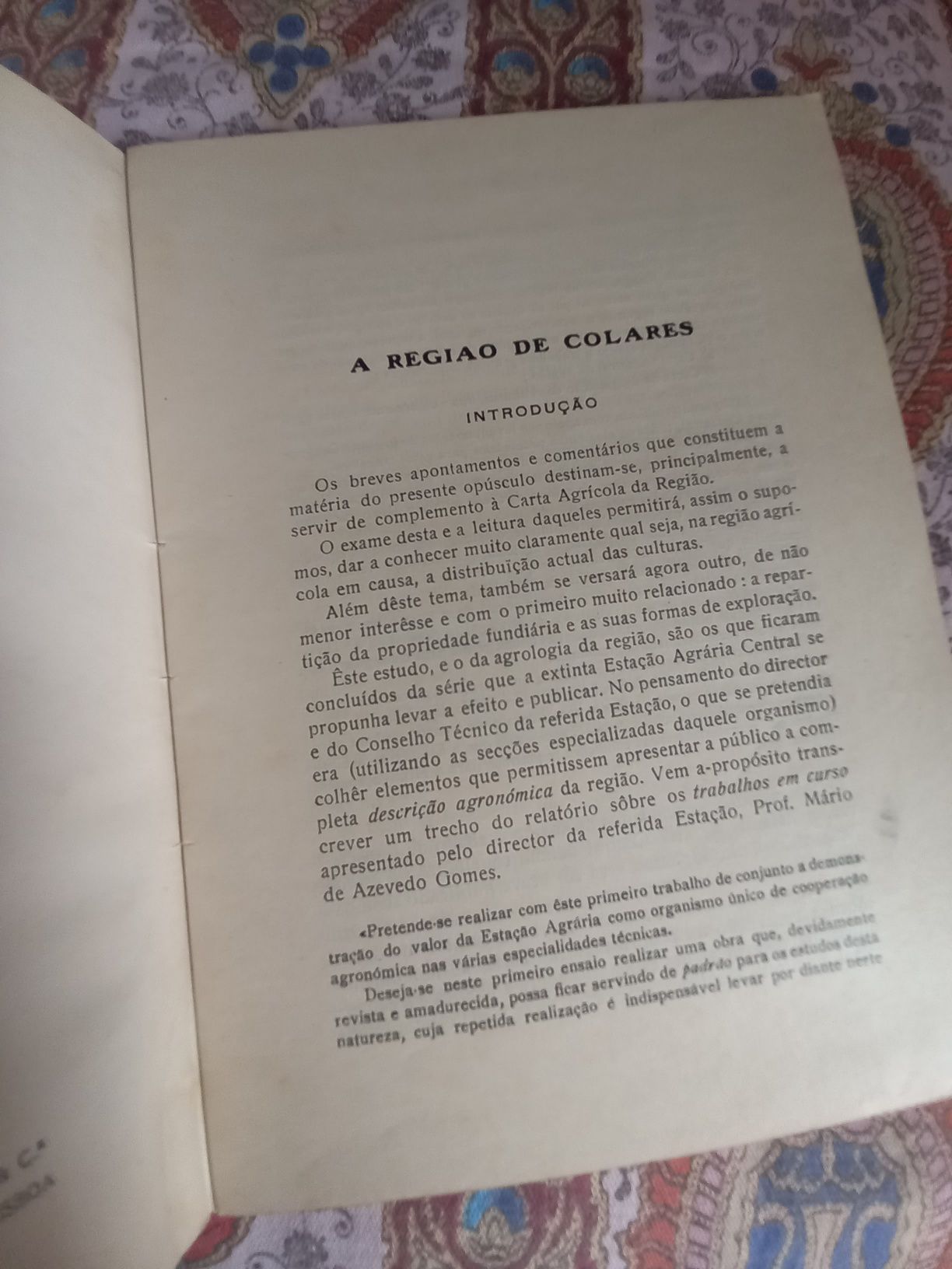 Livro antigo sobre a região agrícola de Colares
