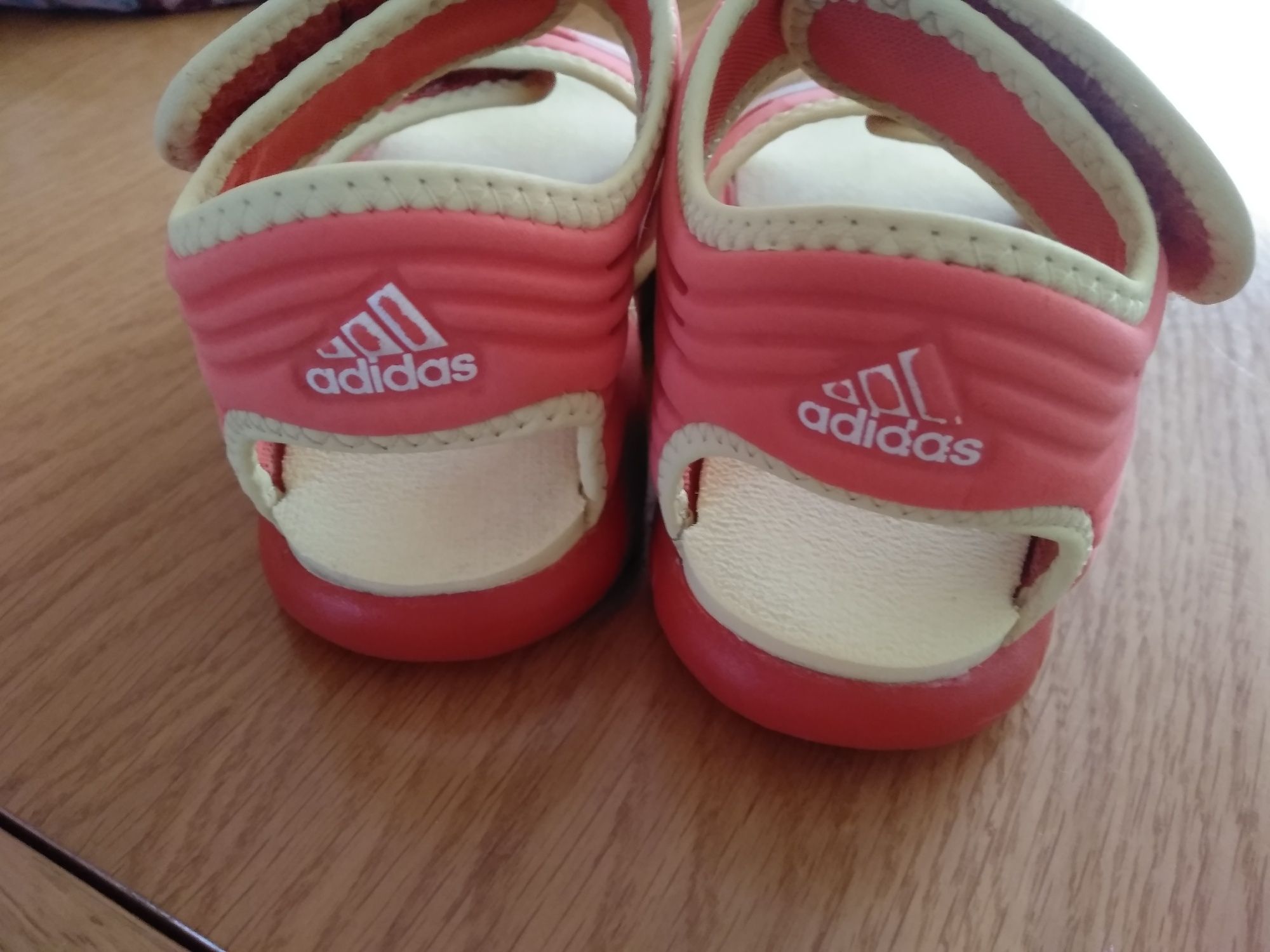 Oryginalne Adidas sandałki dla dziewczynki chłopca 26