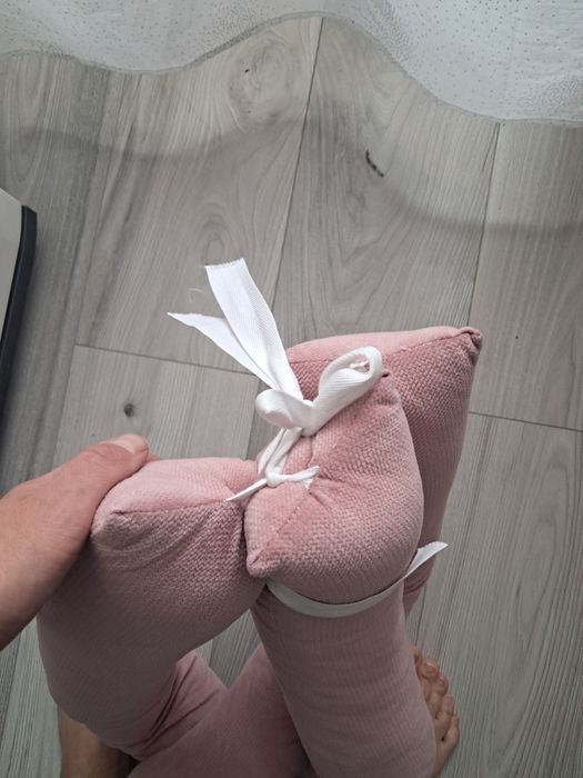 Warkocz do łóżeczka.