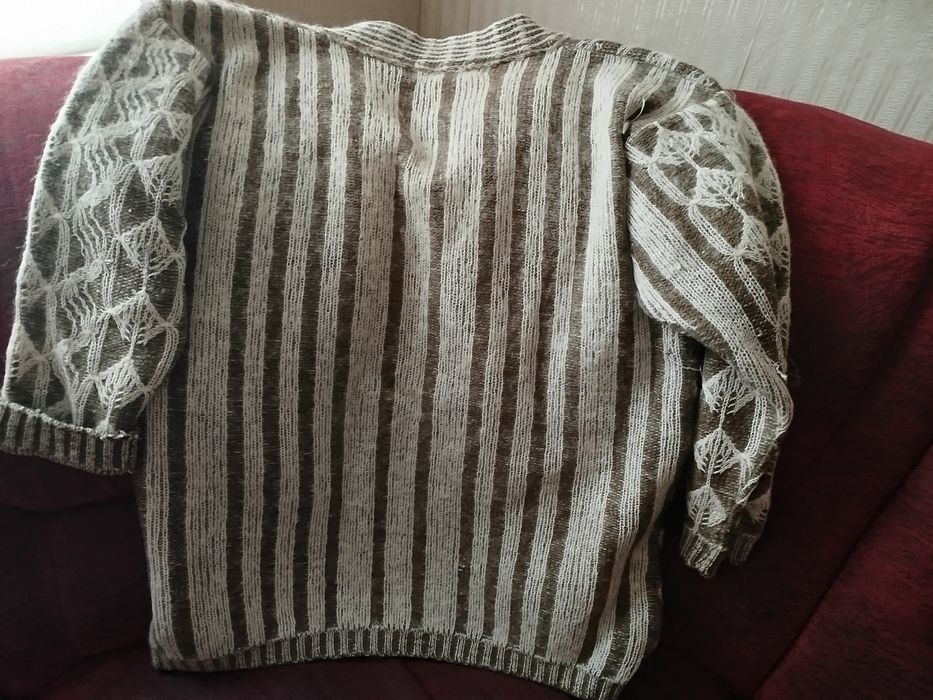 Кофта жіноча шерстяна. В'язана кофта. Жіночий одяг.