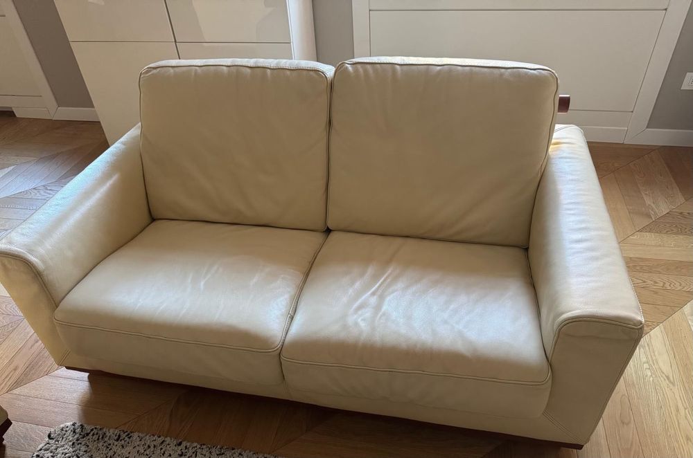 KANAPA, sofa 2 os. SKÓRZANA (krem)