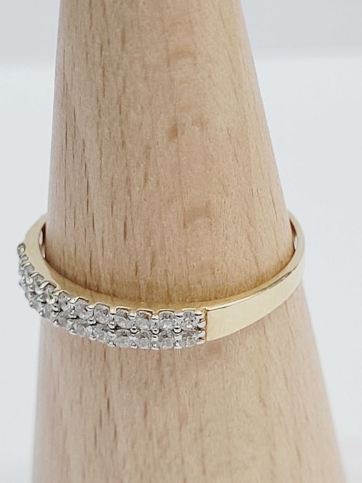 Złoty pierścionek   z cyrkoniami  typ obrączka  roz 20   SKLEP