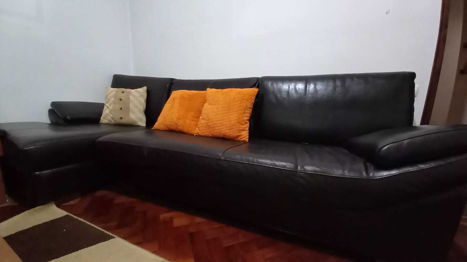 Sofa pele artificial comprido