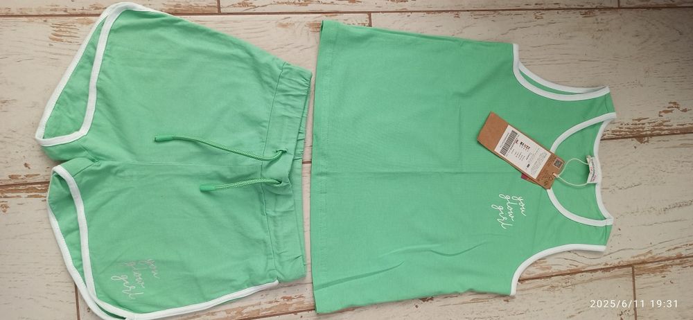 Zestaw spodenki i t-shirt zielony Coccodrillo 134 nowy i bdb