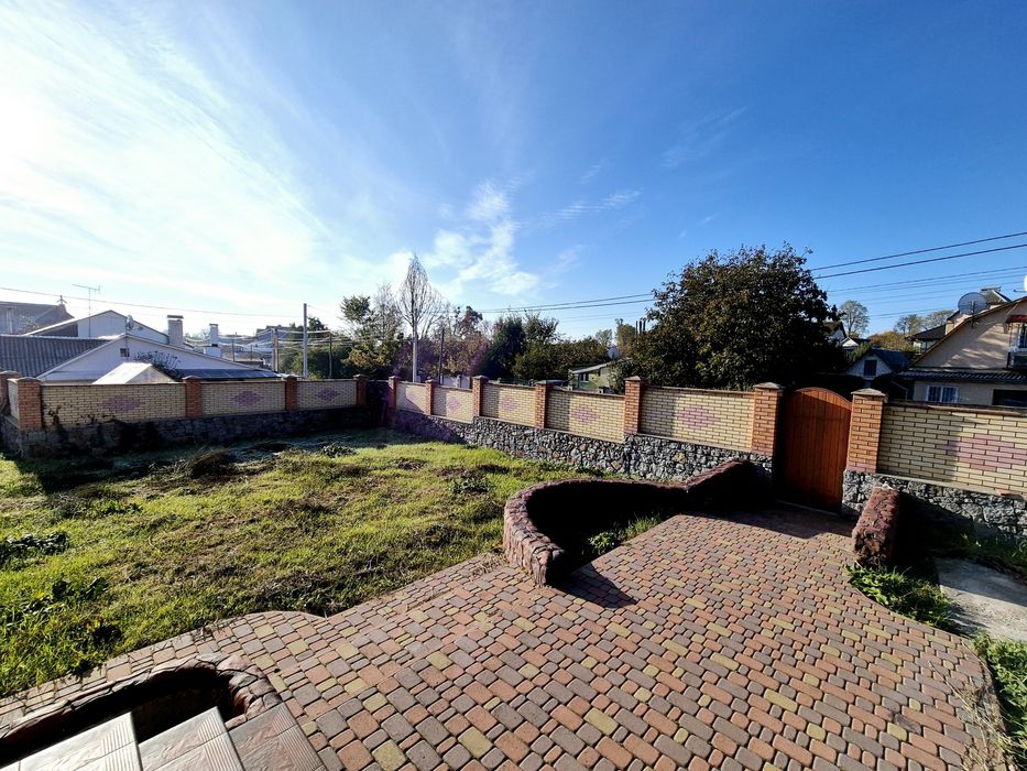 Новий окремий двоповерховий будинок з якісним ремонтом Центр р-н Подол