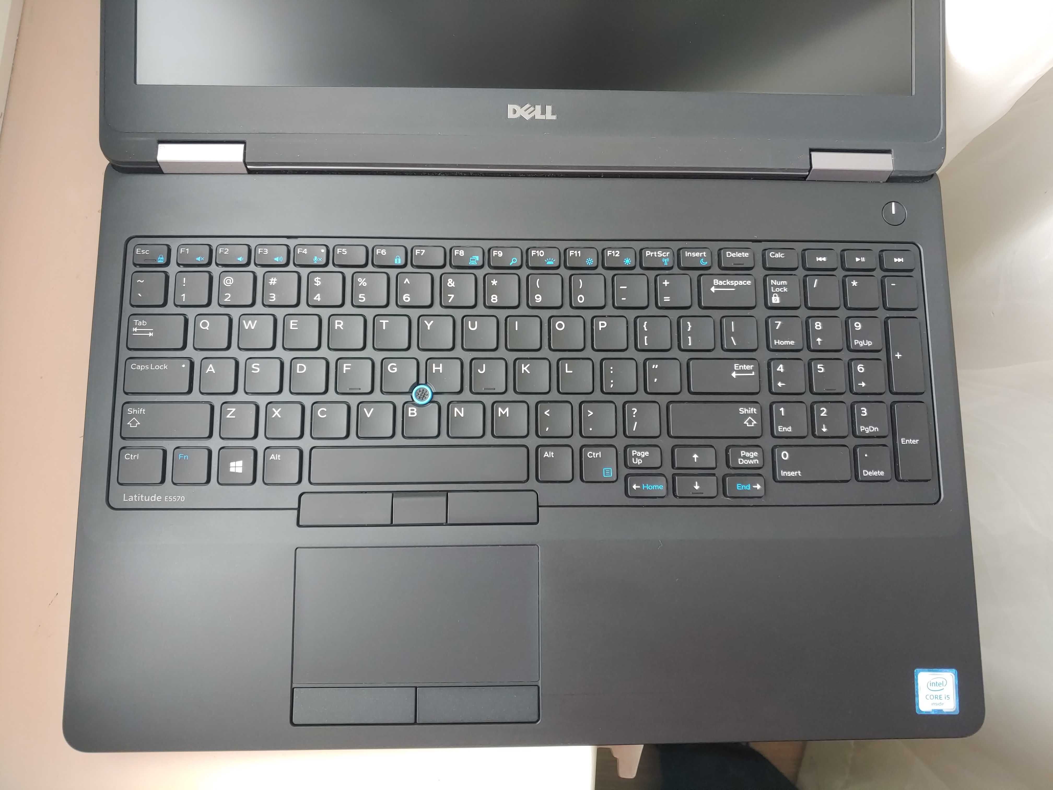 Dell Latitude 5570 15.6" i5-6300u 16GB ssd 256GB ATI M360 FHD+IPS 4час