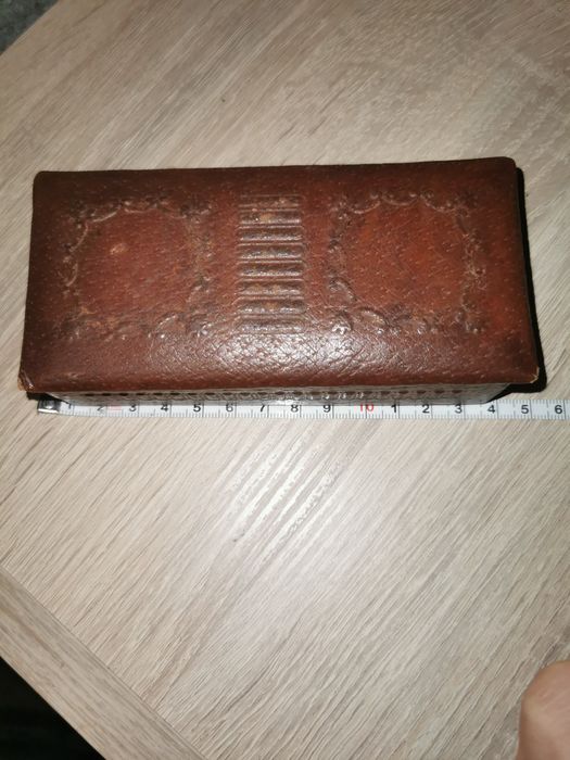 Drewniane etui obite bydlęcą skórą PRL