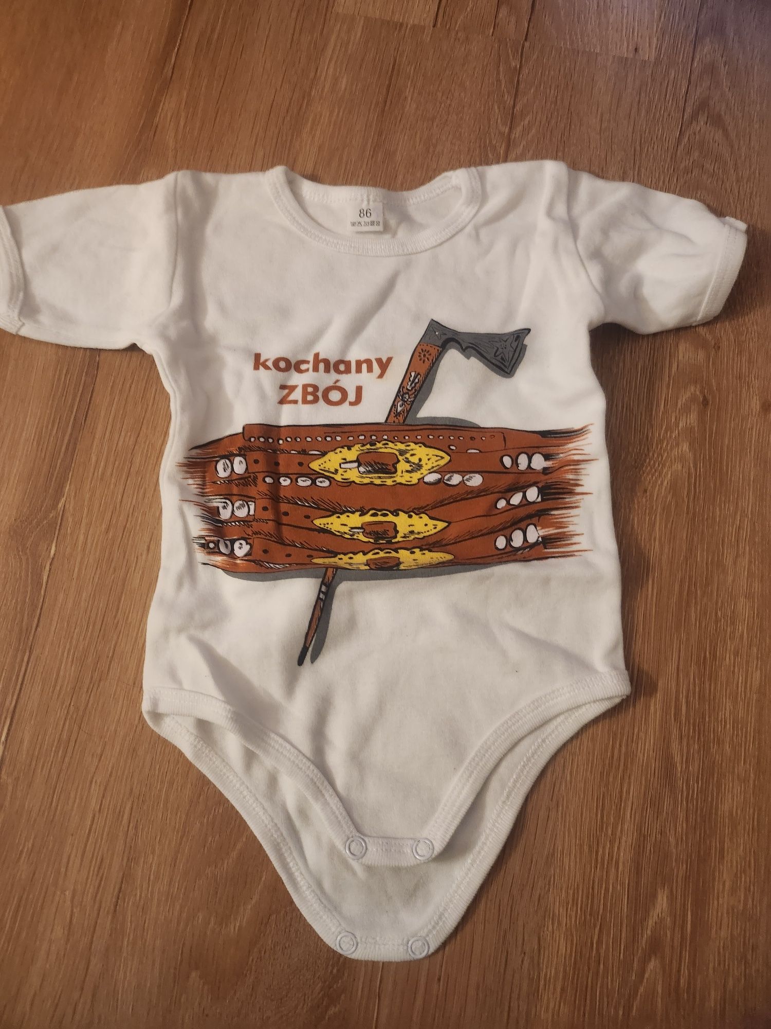 Body z napisem "Kochany Zbój" r. 86