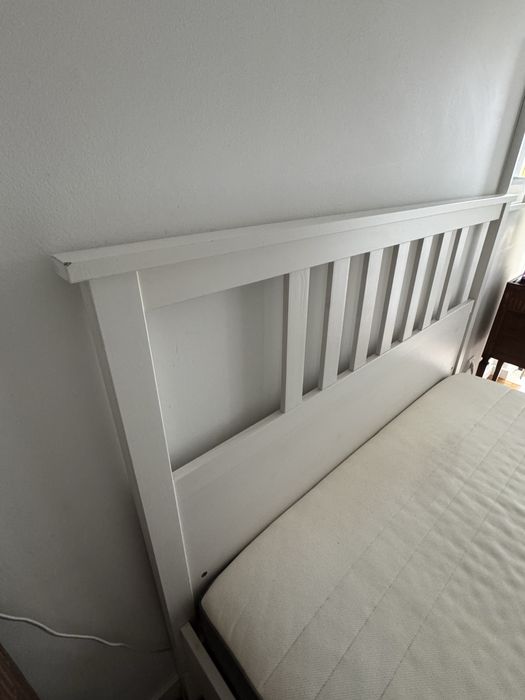 Cama de casal e mesas de cabeceira Ikea hemnes