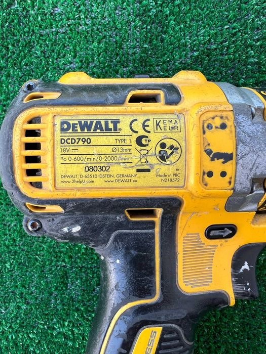 Wiertarko-wkrętarka DeWalt DCD790 + bateria