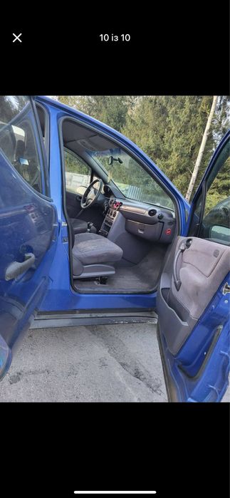 Машина Мерседез бенз а клас