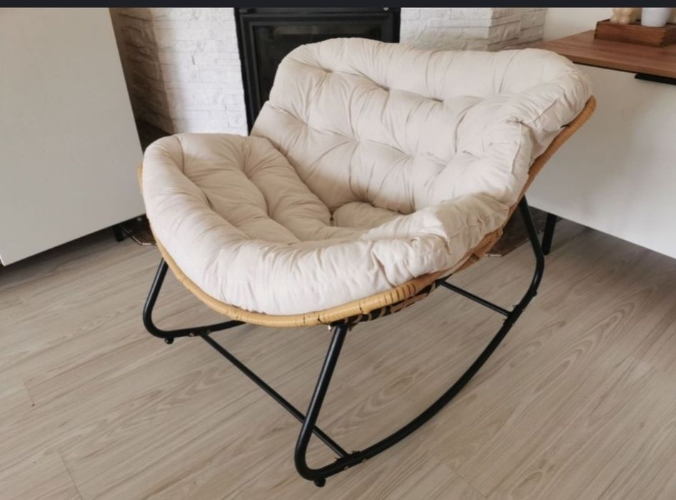 Nowy fotel bujany na płozach leżak ogrodowy beżowy na taras balkon