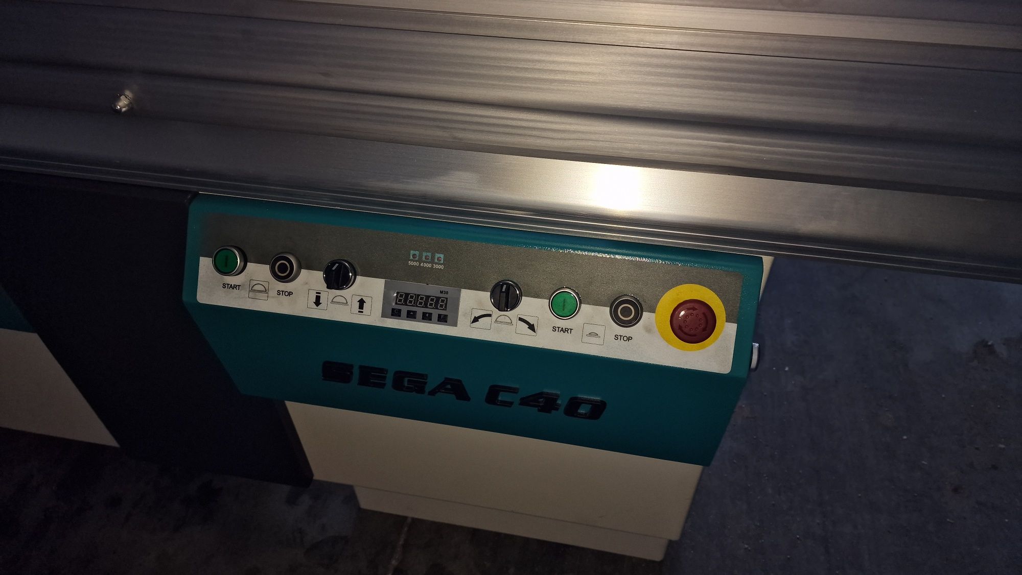 Esquadrejadora c40 E inclina automatica subida e descida eletrica