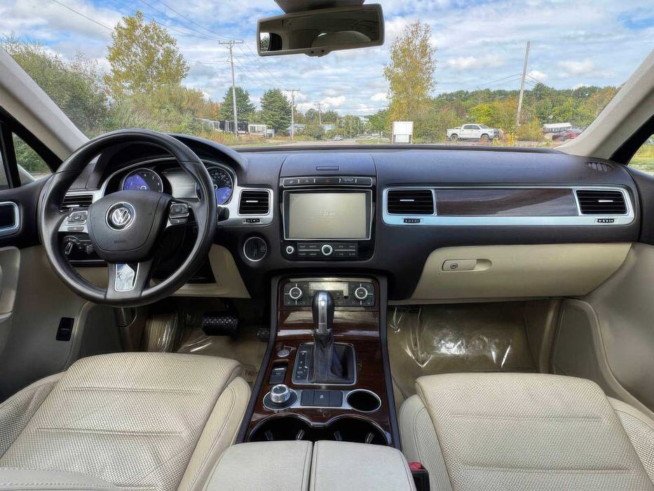 Volkswagen Touareg      2016