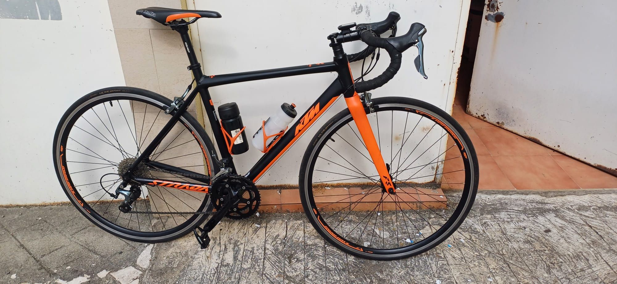 KTM bicicleta de estrada