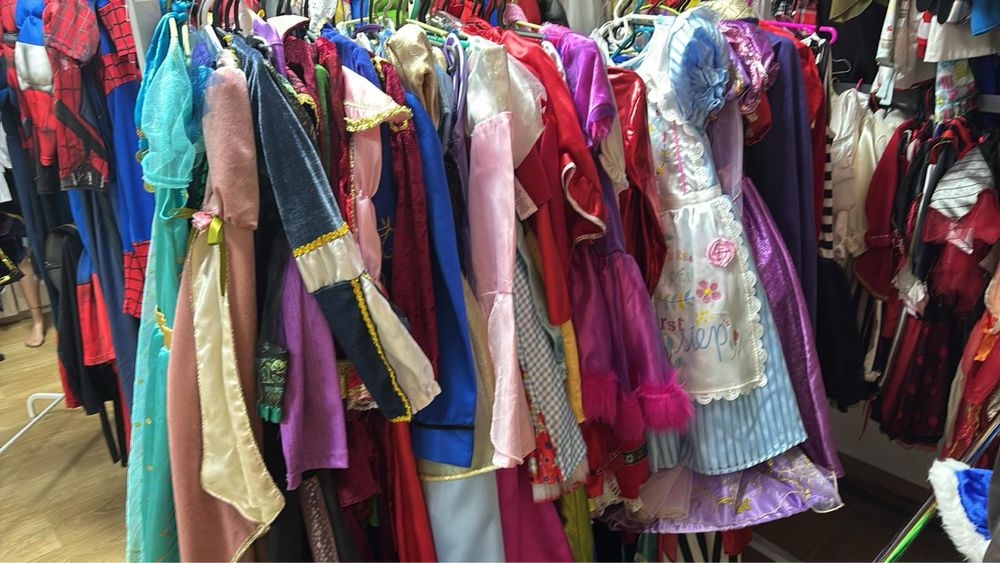 Продаж бази карнавальних костюмів