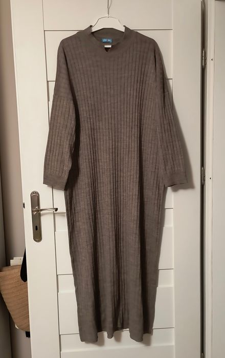 Sukienka prążkowana maxi 50