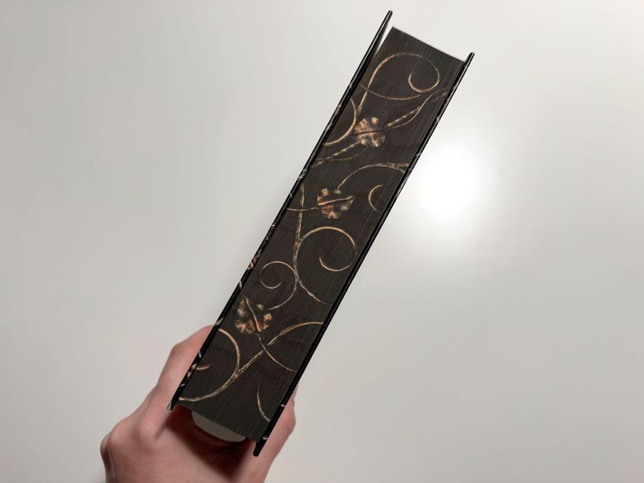 Амбер Ніколь, "Книга Азраїла"