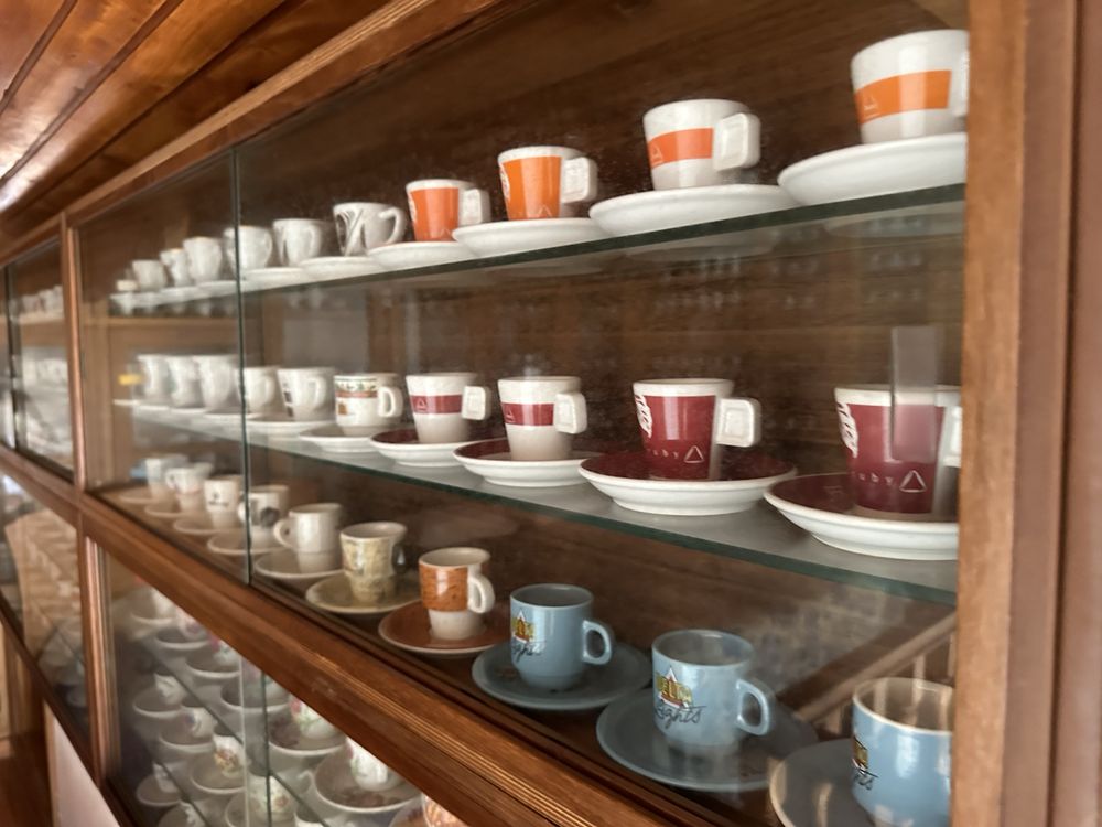 Coleção de 1260 Chávenas de Café - 40 anos