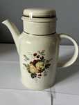 Ceramiczny dzbanek do herbaty Royal Doulton Cornwall owoce poziomki