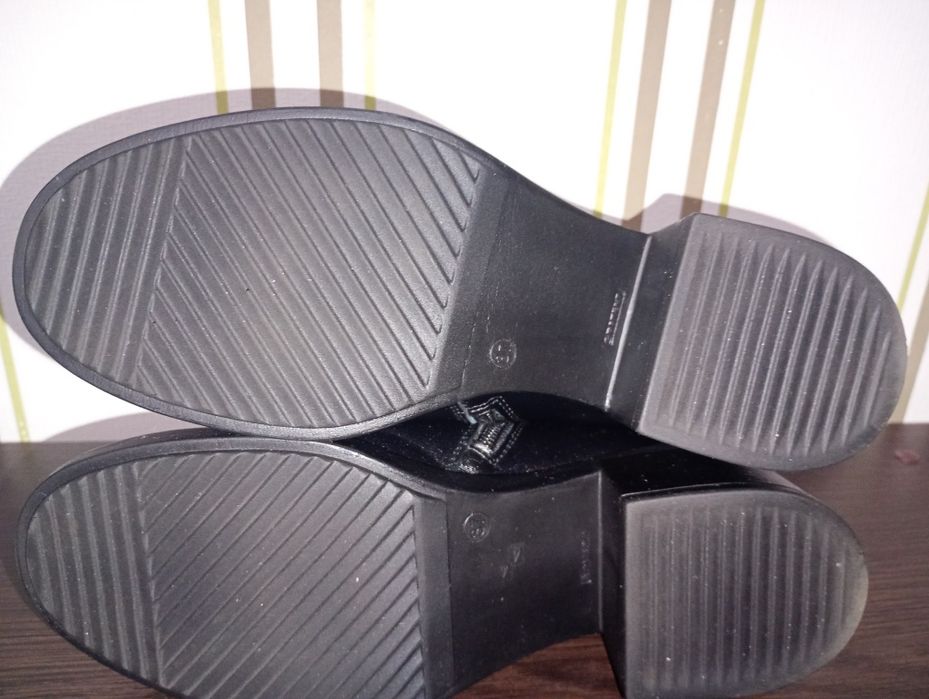 Продам б/в зимові жіночі чоботи Topas р. 37