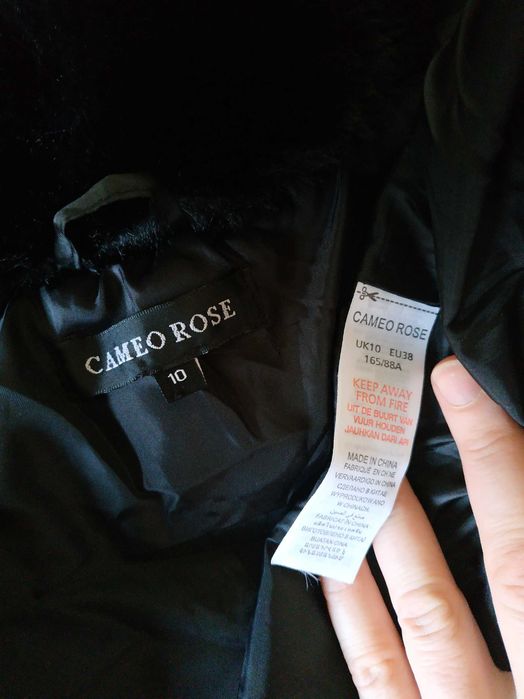 Тепла та пухнаста стильна чорна хутряна жилетка CAMEO ROSE 44 розмір