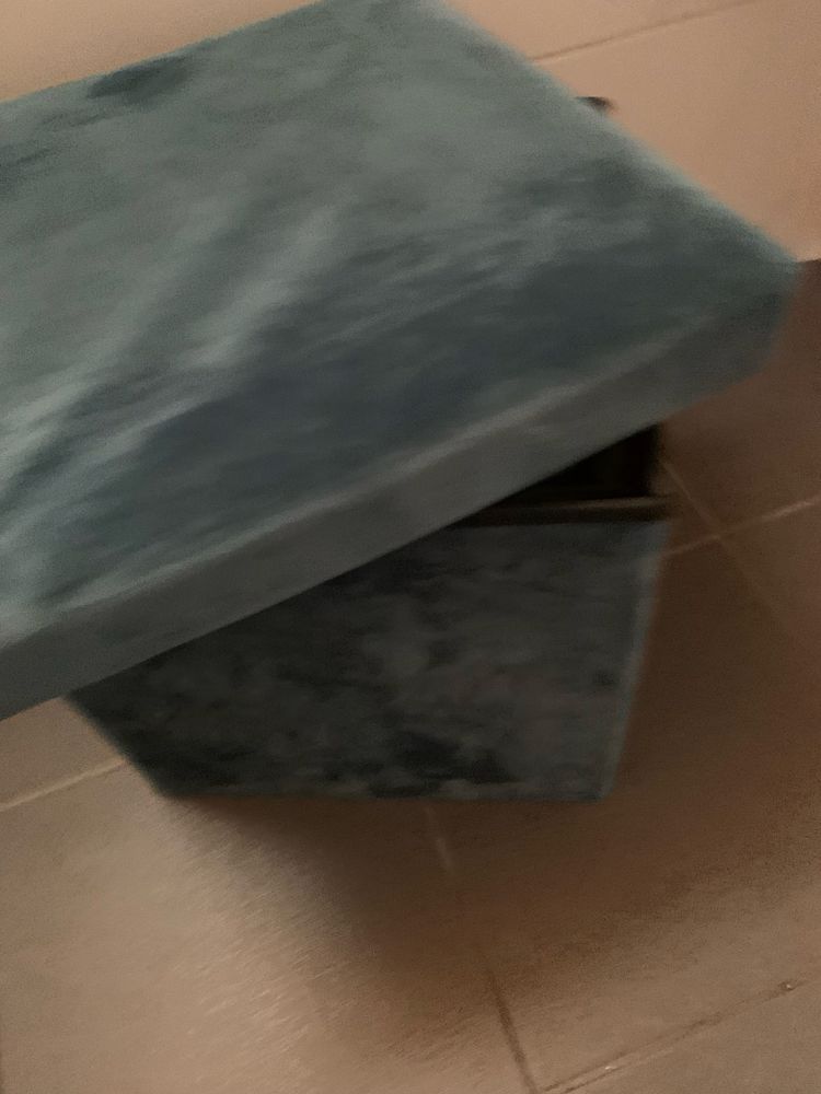 Bancos tipo puf um com arrumação
