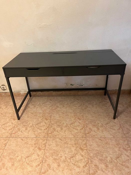 Secretária IKEA ALEX — Cinzenta, com arrumação de cabos (como nova)
