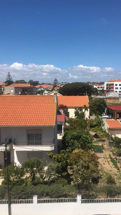 Oportunidade! T1+1 com Sótão, Varanda Total e a Minutos do Mar