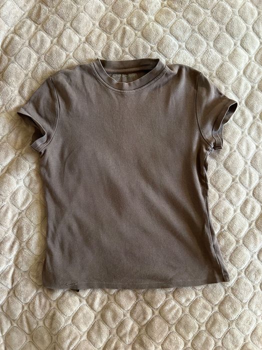 Коричнева жіноча футболка