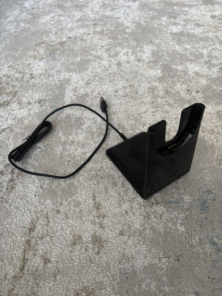Zestaw słuchawkowy Poly Voyager Focus 2 + stacja ładująca, adapter