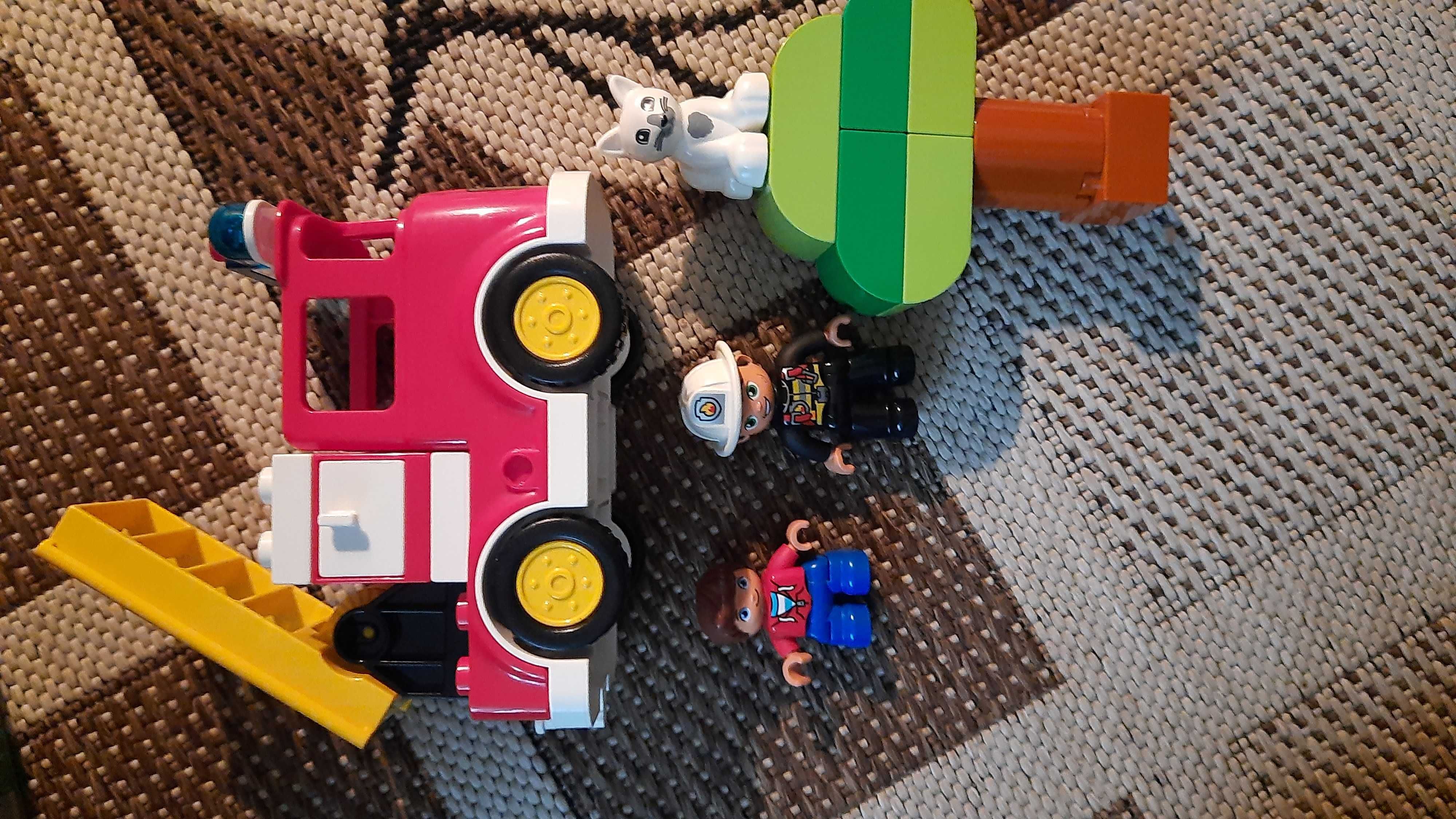 Lego  Duplo wóz  strażacki i akcesoria