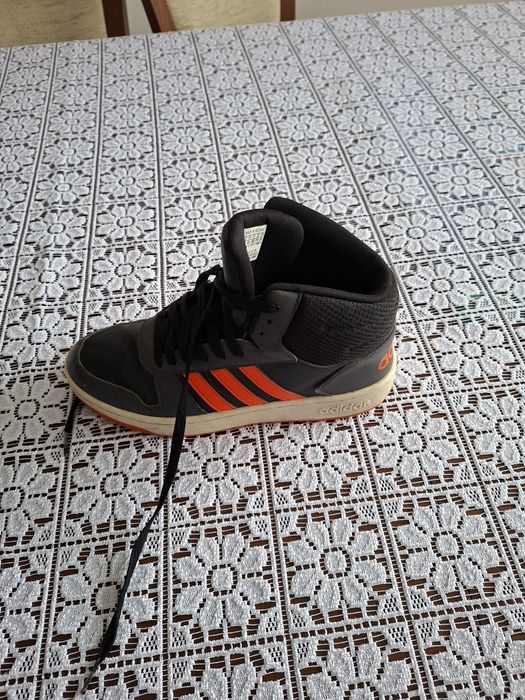 Buty młodzieżowe firmy adidas roz 40