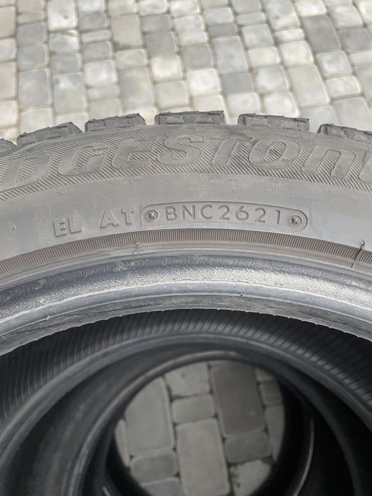 Шины Bridgestone Blizzak VRX 245/45/R17 95S бу