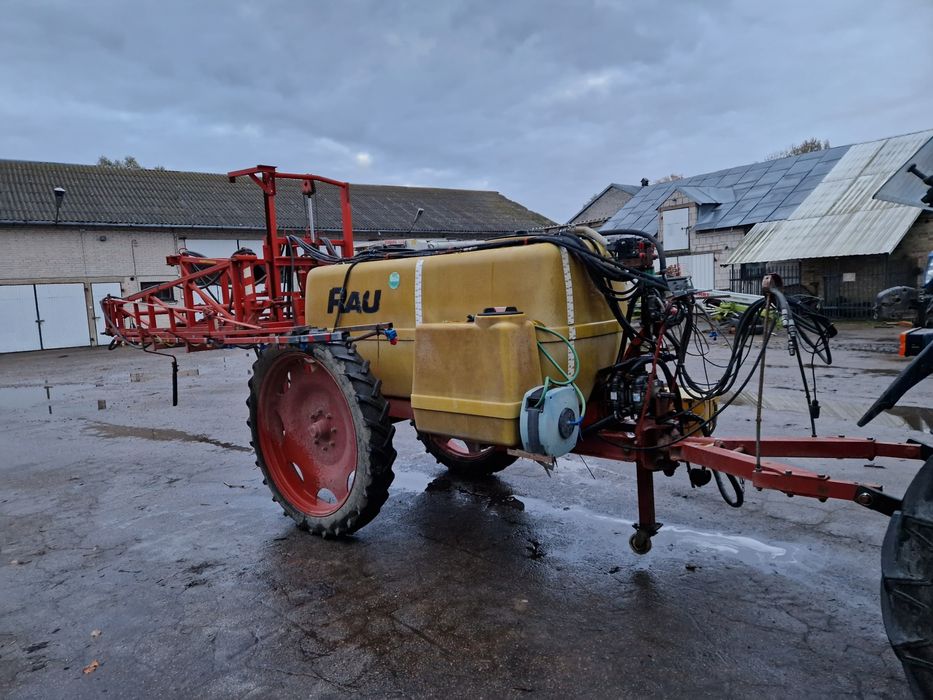 Opryskiwacz RAU 2300l lance hydrauliczne 20m