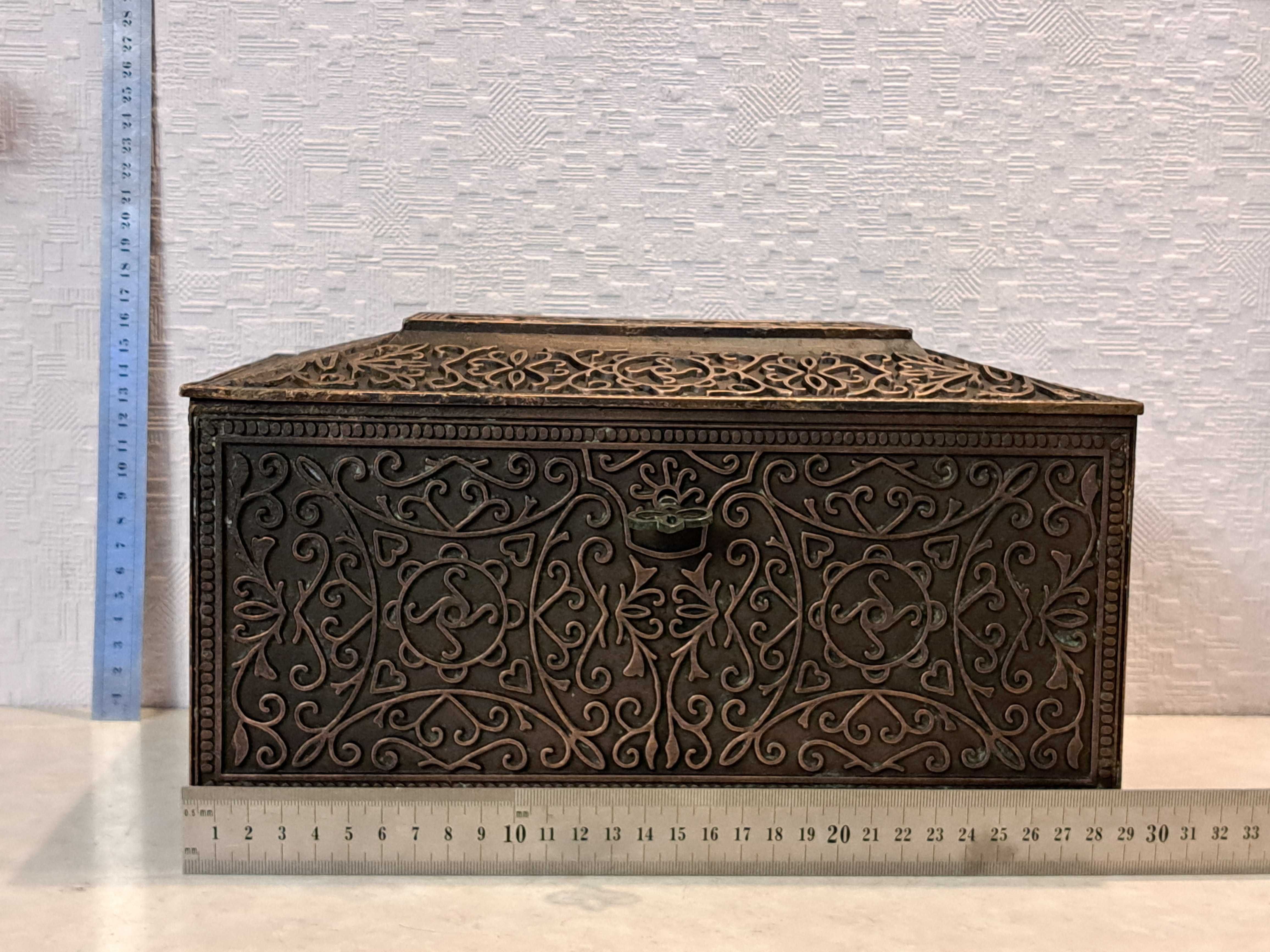 Бронзовая шкатулка коллекционная СССР, ларец - силумин. медь 80г.