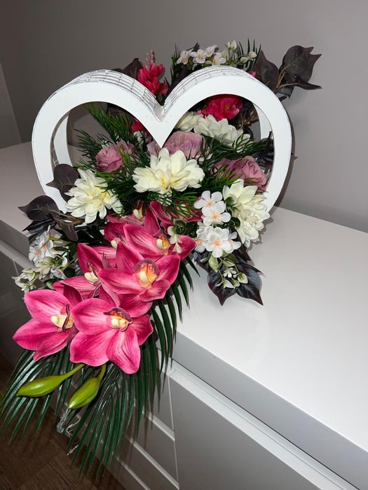 Kompozycja kwaitowa na pomnik kwiaty premium