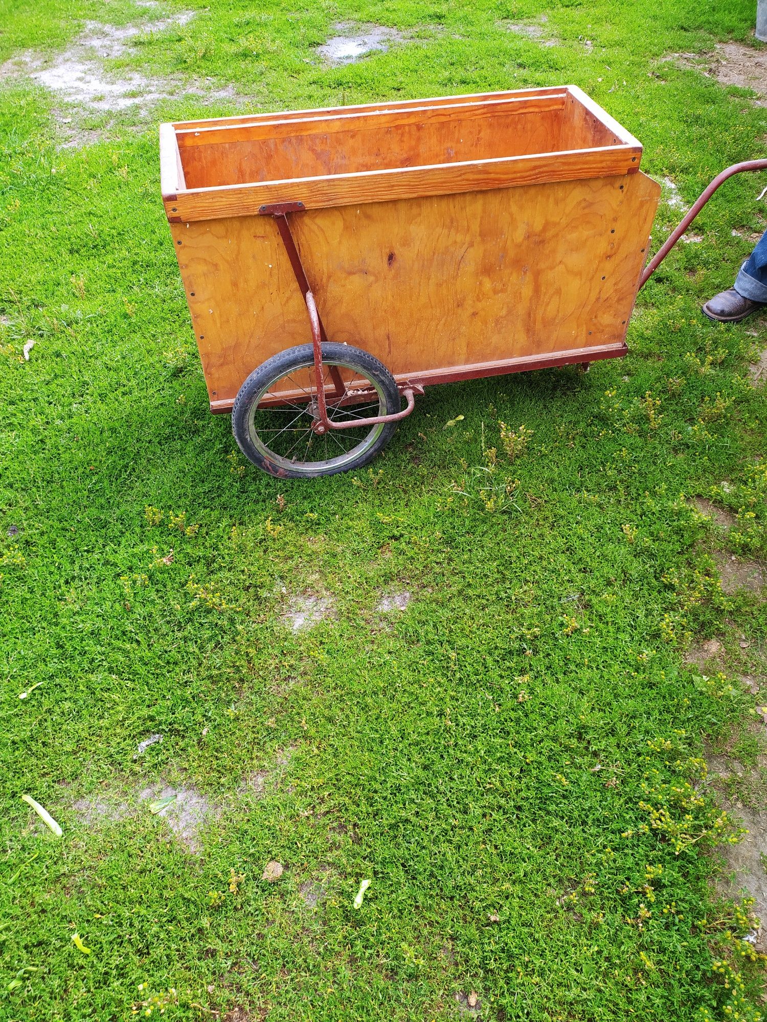 Wózek do wożenia ramek pszczelich warszawskich poszerzanych