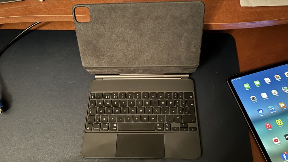 Apple Magic Keyboard Preto 11-inch
