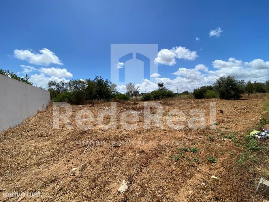 Lote de 600 m2 em Urbanização calma