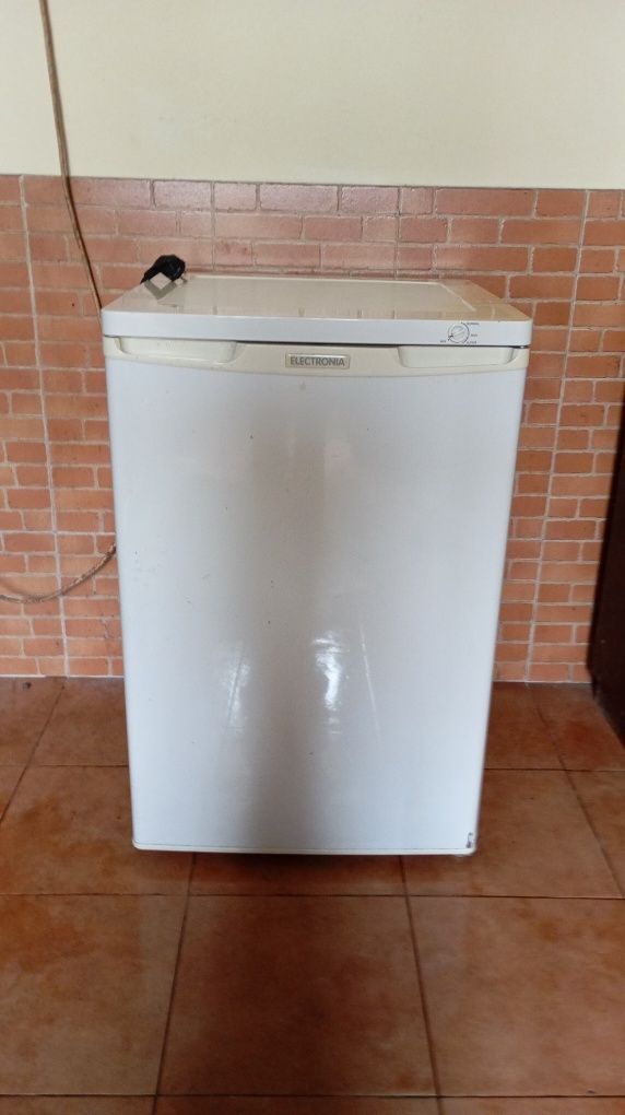 Arca vertical com gavetas