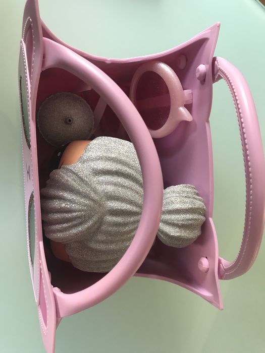 Boneca LOL grande com mala e acessórios