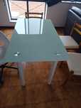 Mesa e 3 cadeiras (retirar no local)
