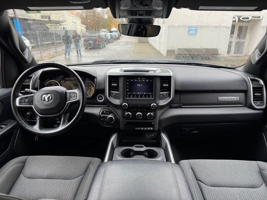 RAM 1500 RAM 3.6 4x4 świeżo sprowadzony