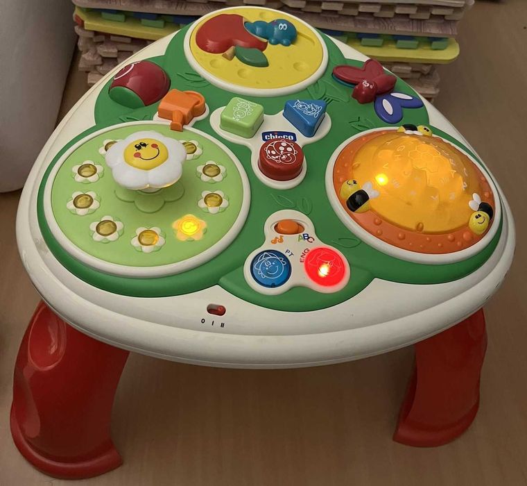 Mesa de atividades Chicco