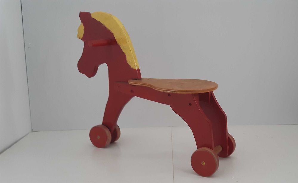 Cavalinho Madeira sobre Rodas