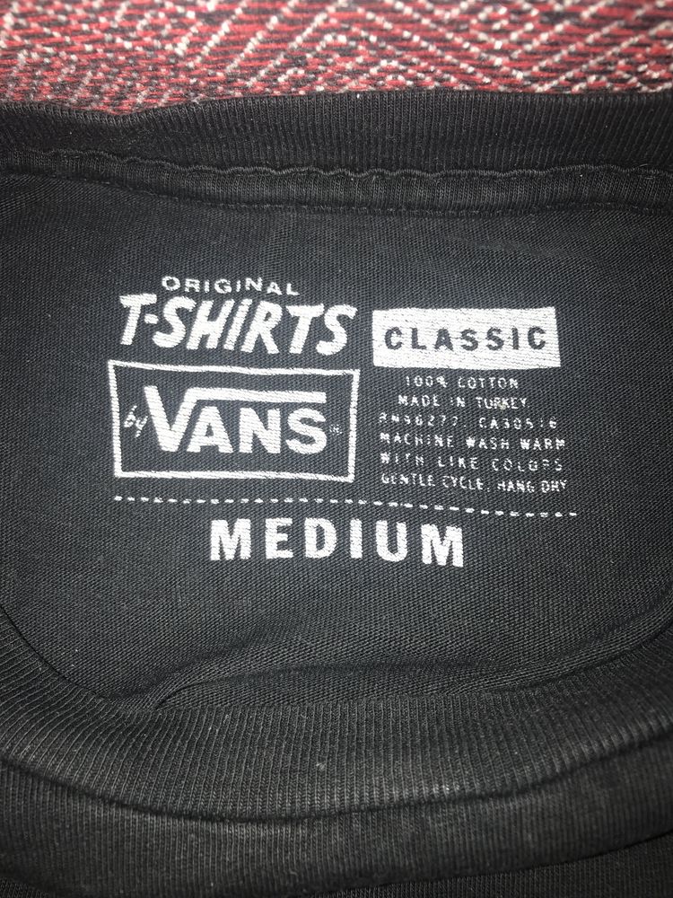 Продам футболку Vans