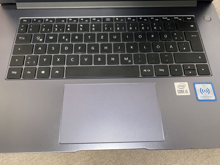 Huawei MateBook D 15. Intel core i5, 8gb RAM, SSD 512gb