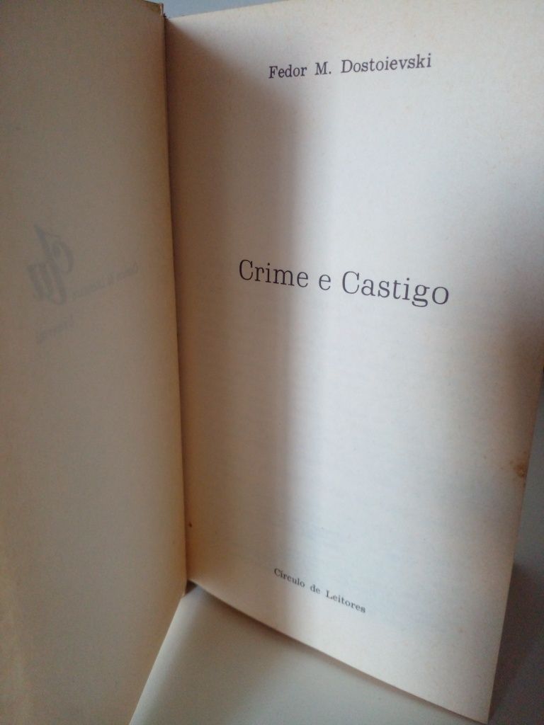 Livro CRIME E CASTIGO de Fedor Dostoievski