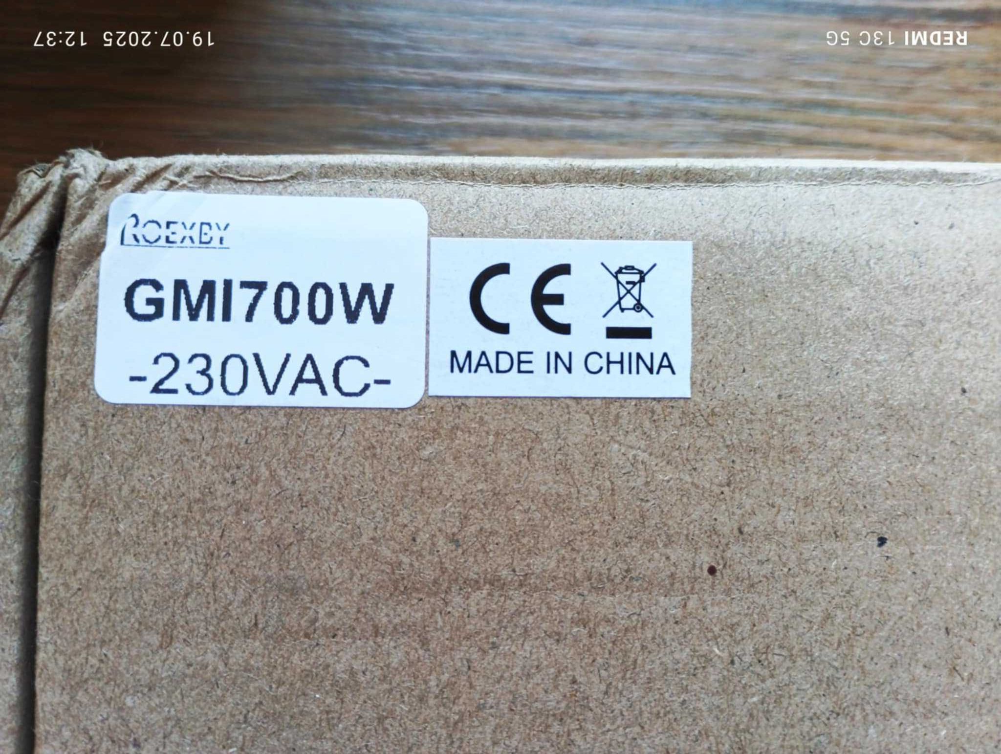 MIKROINWERTER  solarny 230V Seria  GMI 700W